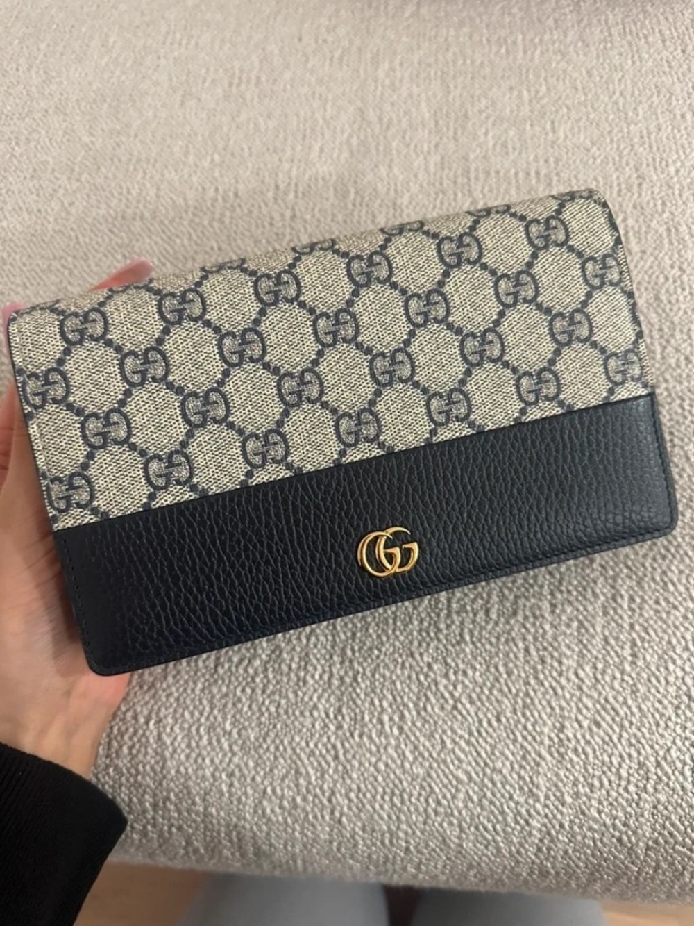 Gucci Beige GG Supreme Canvas and Black Leather Chain Wallet with Gold Hardware - Picture 5 of 9
